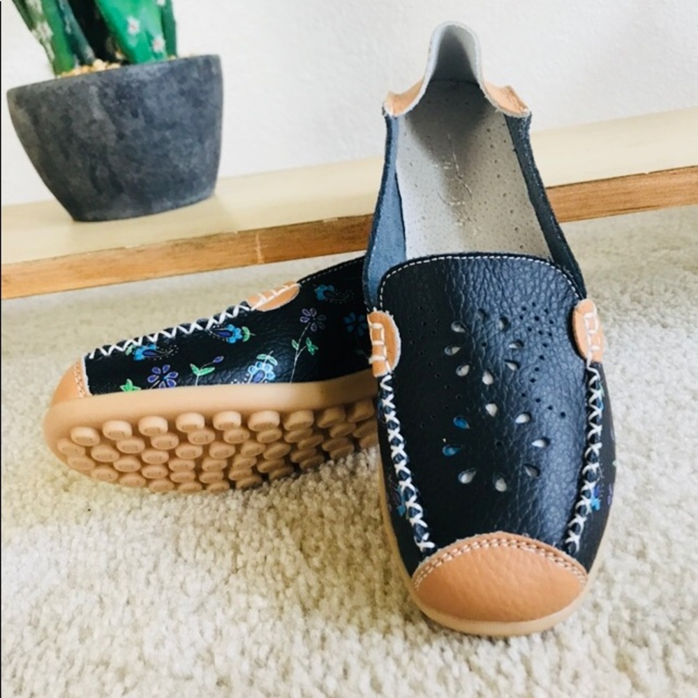 BLACK MOCCASINS